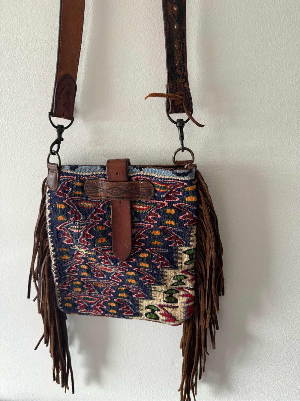 McFadin Boho Fringe Woven Crossbody Bag in Multicolor - Picture 3 of 6